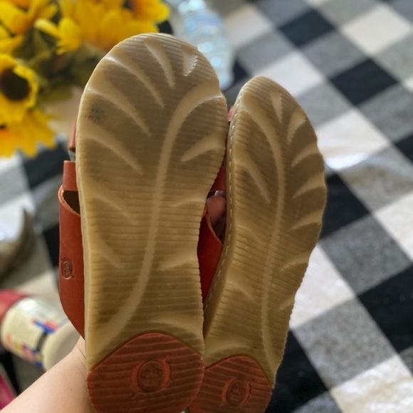 BORN Ladies 7 slip on leather sandas - Picture 5 of 6